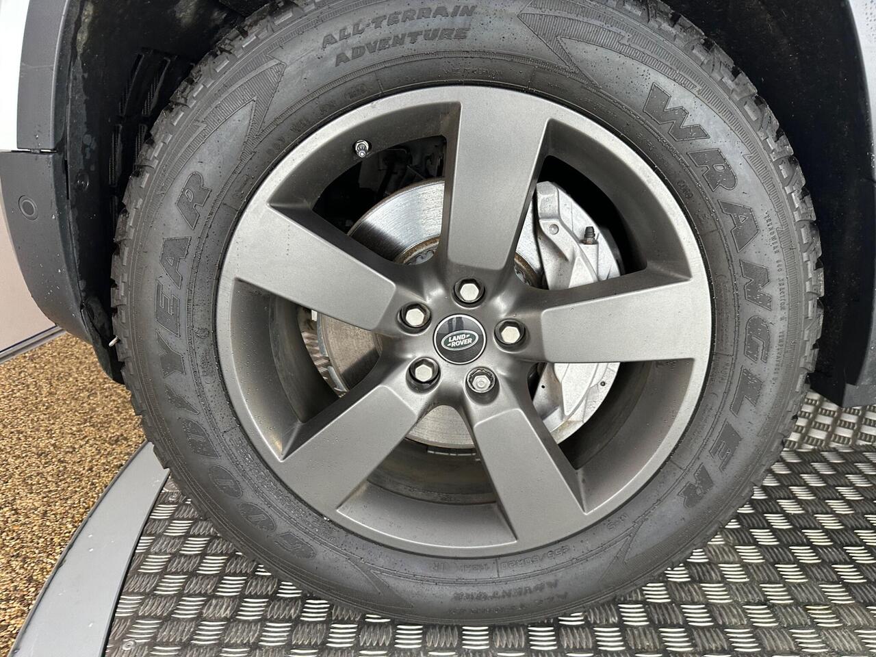 Land Rover Defender 110 OY20YDU