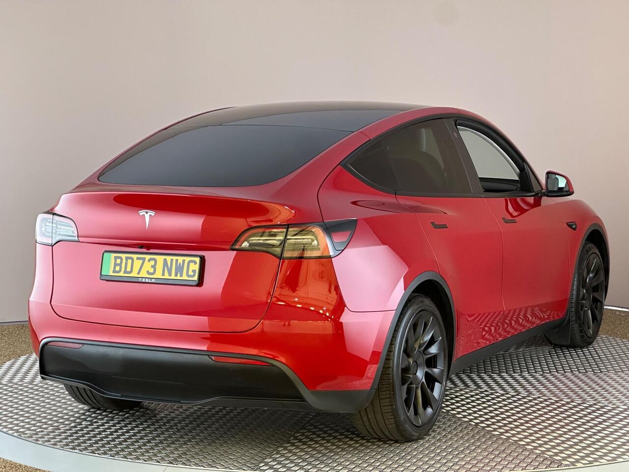 Tesla Model Y BD73NWG