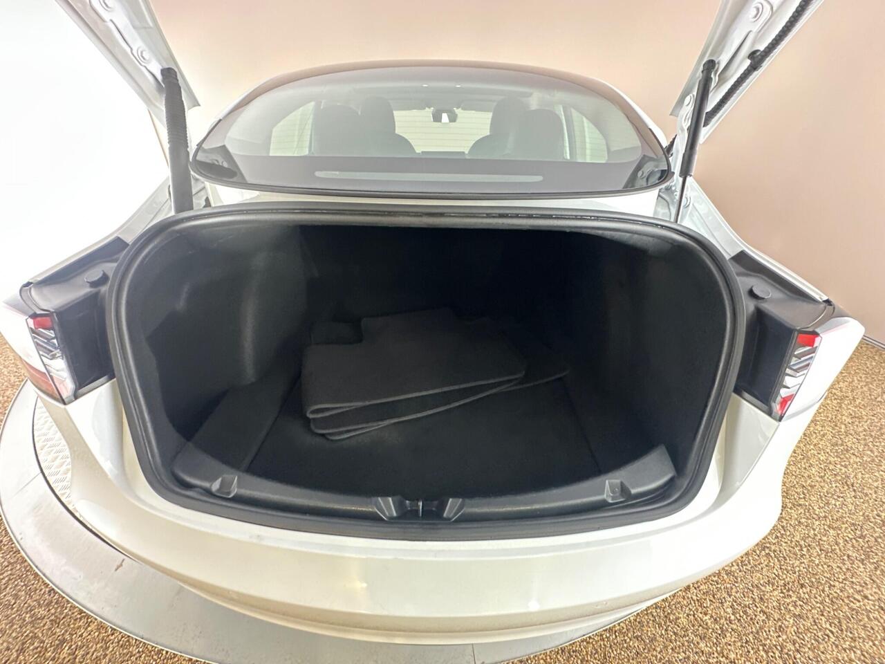 Tesla Model 3 AF72VMX