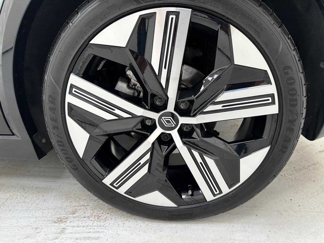 Renault Megane E-Tech YD73AFJ