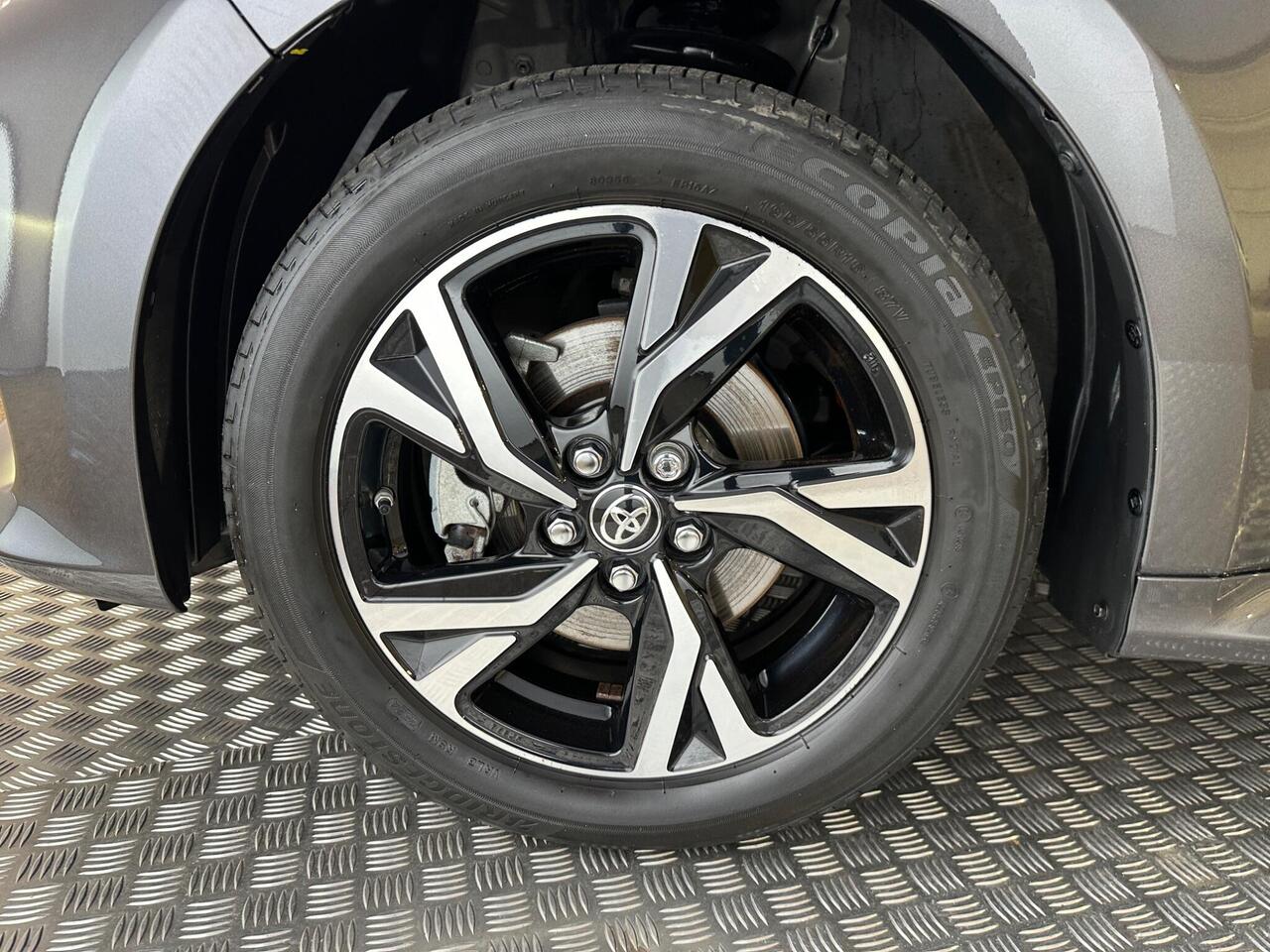 Toyota Yaris AU74TMZ