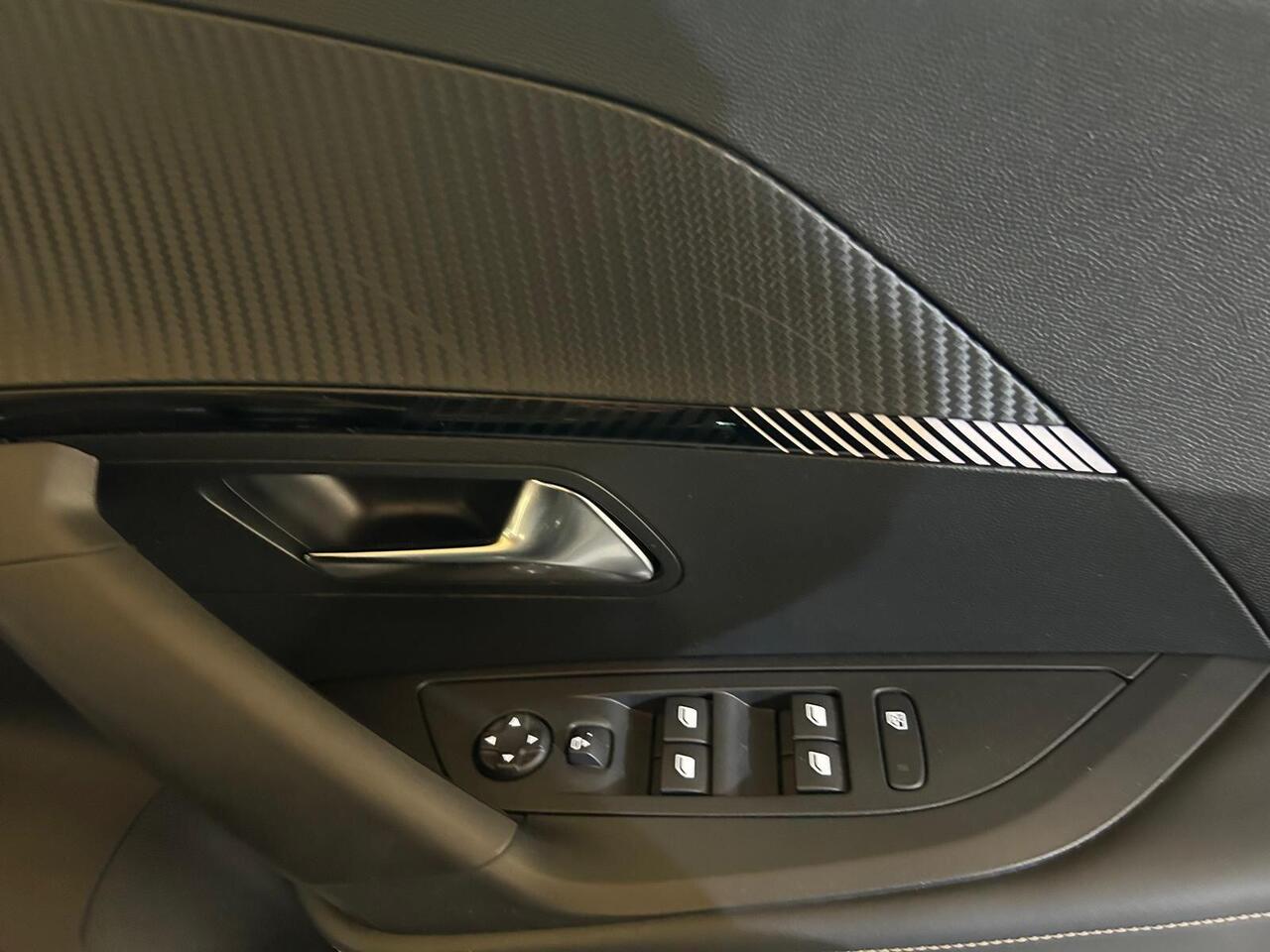 Peugeot 2008 OY73WJJ