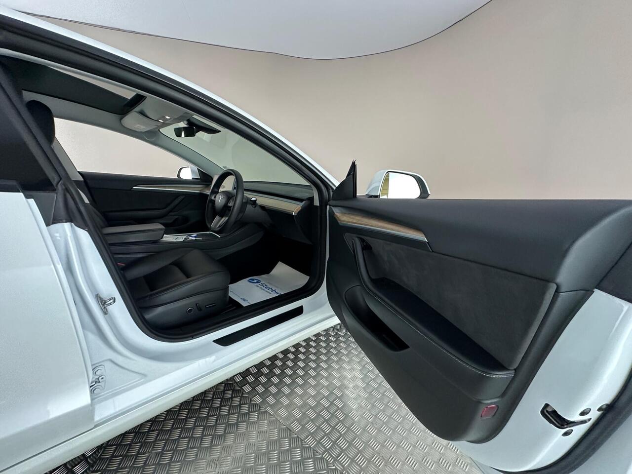 Tesla Model 3 AF72UVC