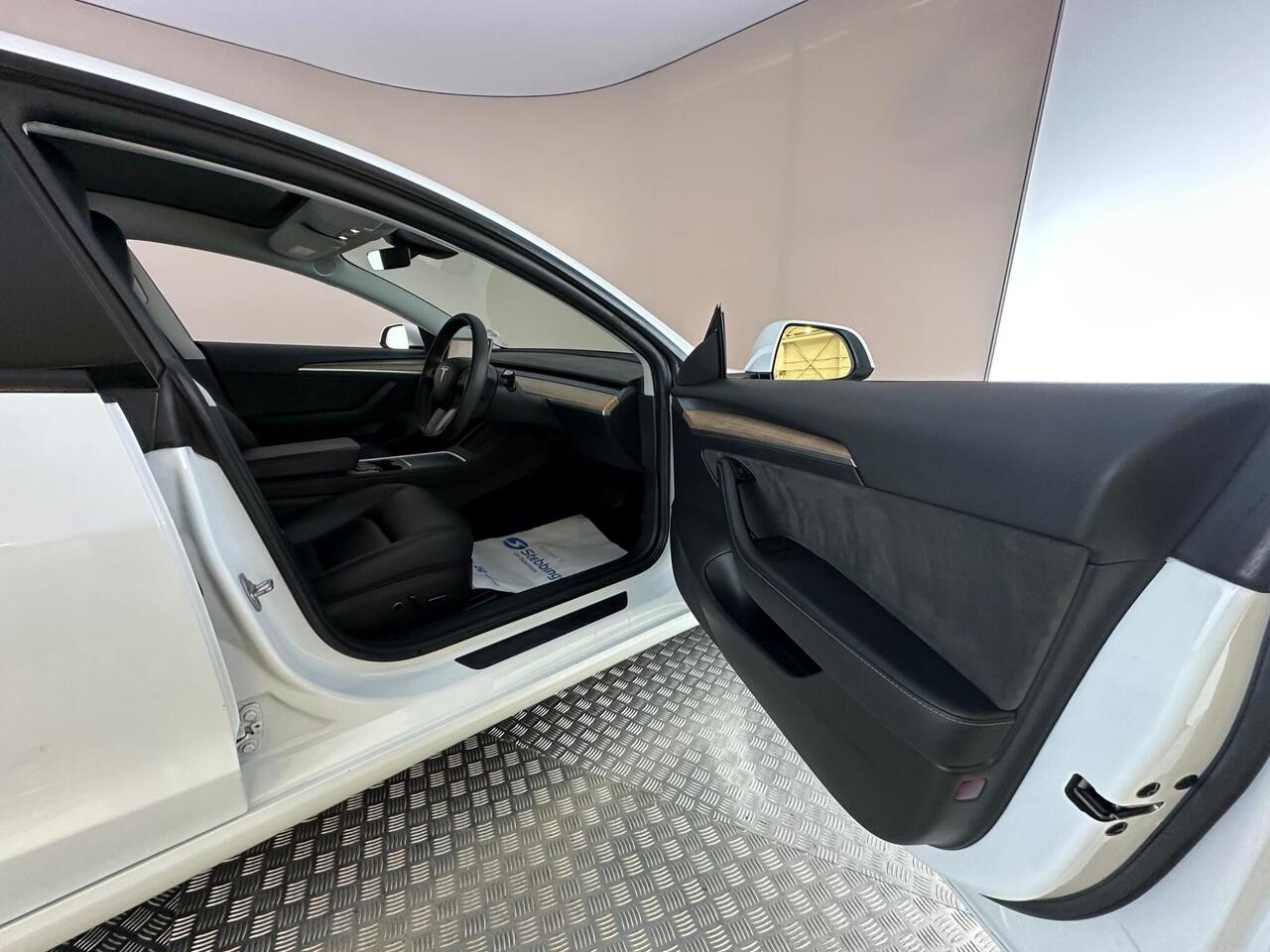 Tesla Model 3 AF72VVL