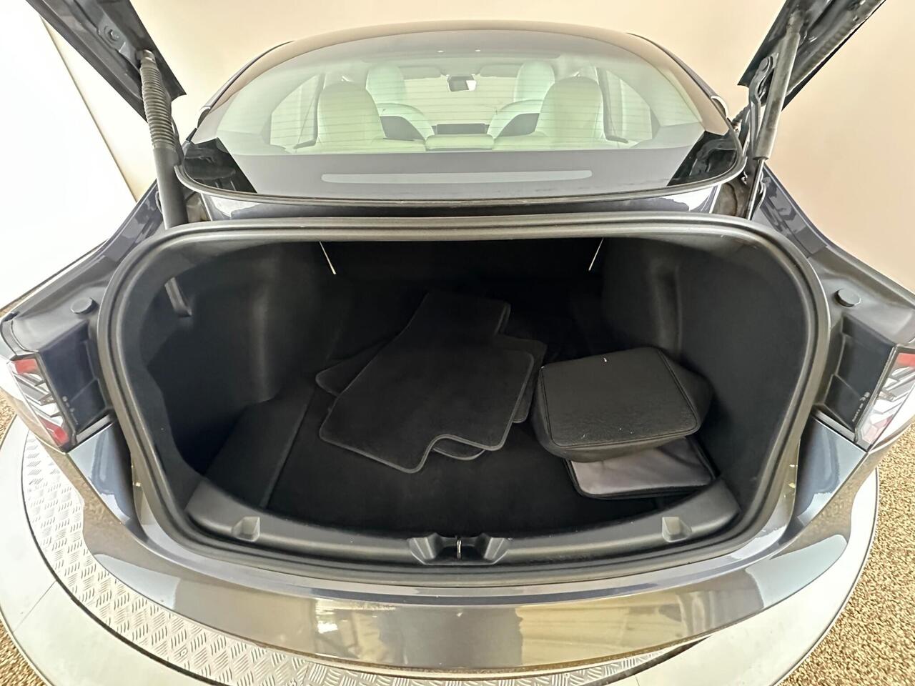 Tesla Model 3 LD21CYA