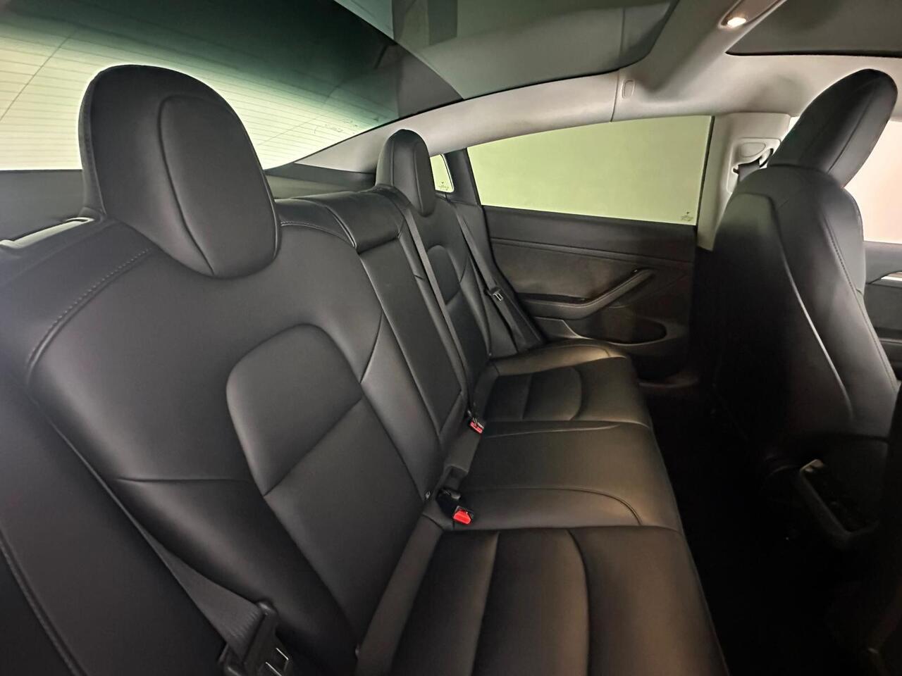 Tesla Model 3 AF72VNT