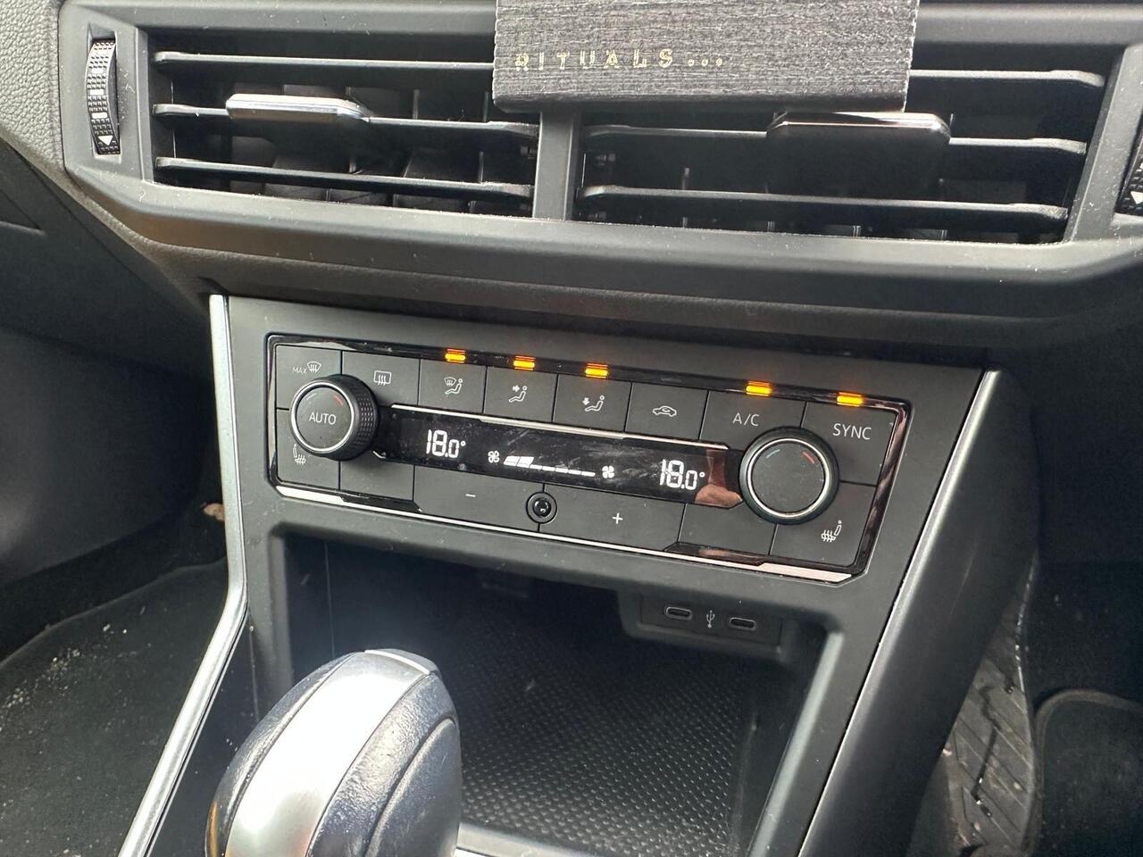 Volkswagen Polo BJ71UYU