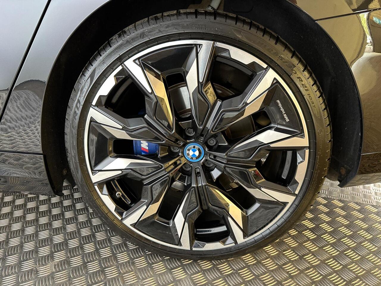 BMW i5 AO25HRK
