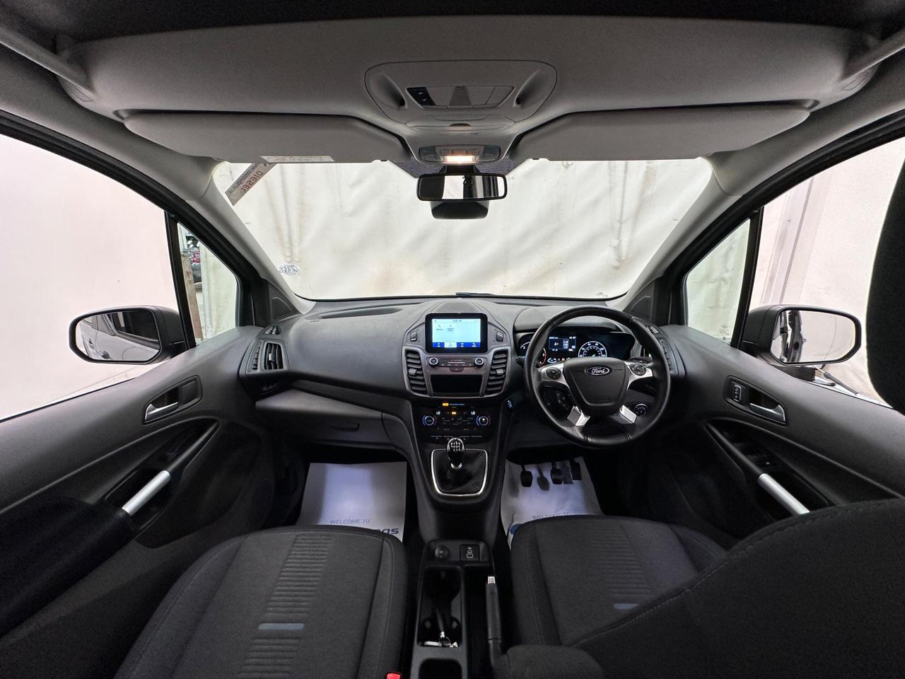 Ford Grand Tourneo Connect CN22PDZ
