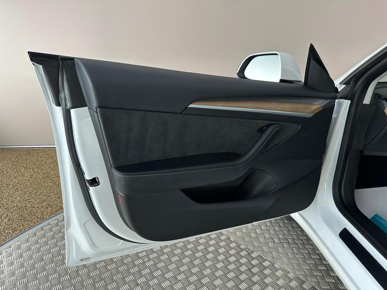 Tesla Model 3 AF72VFH