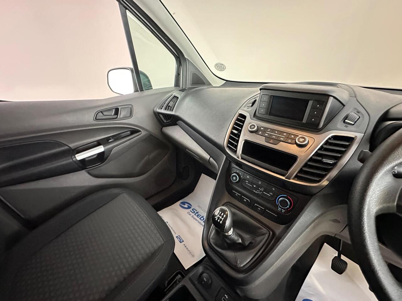 Ford Transit Connect YM22UNX