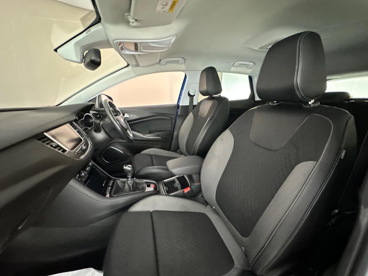 Vauxhall Grandland X DT69YHN