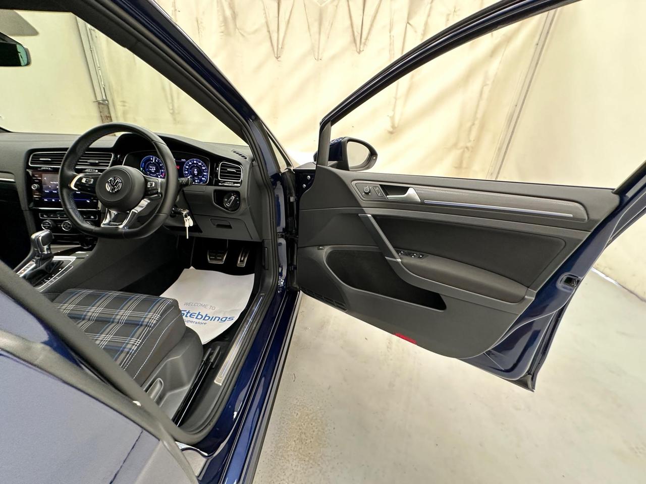 Volkswagen Golf FA18XRE