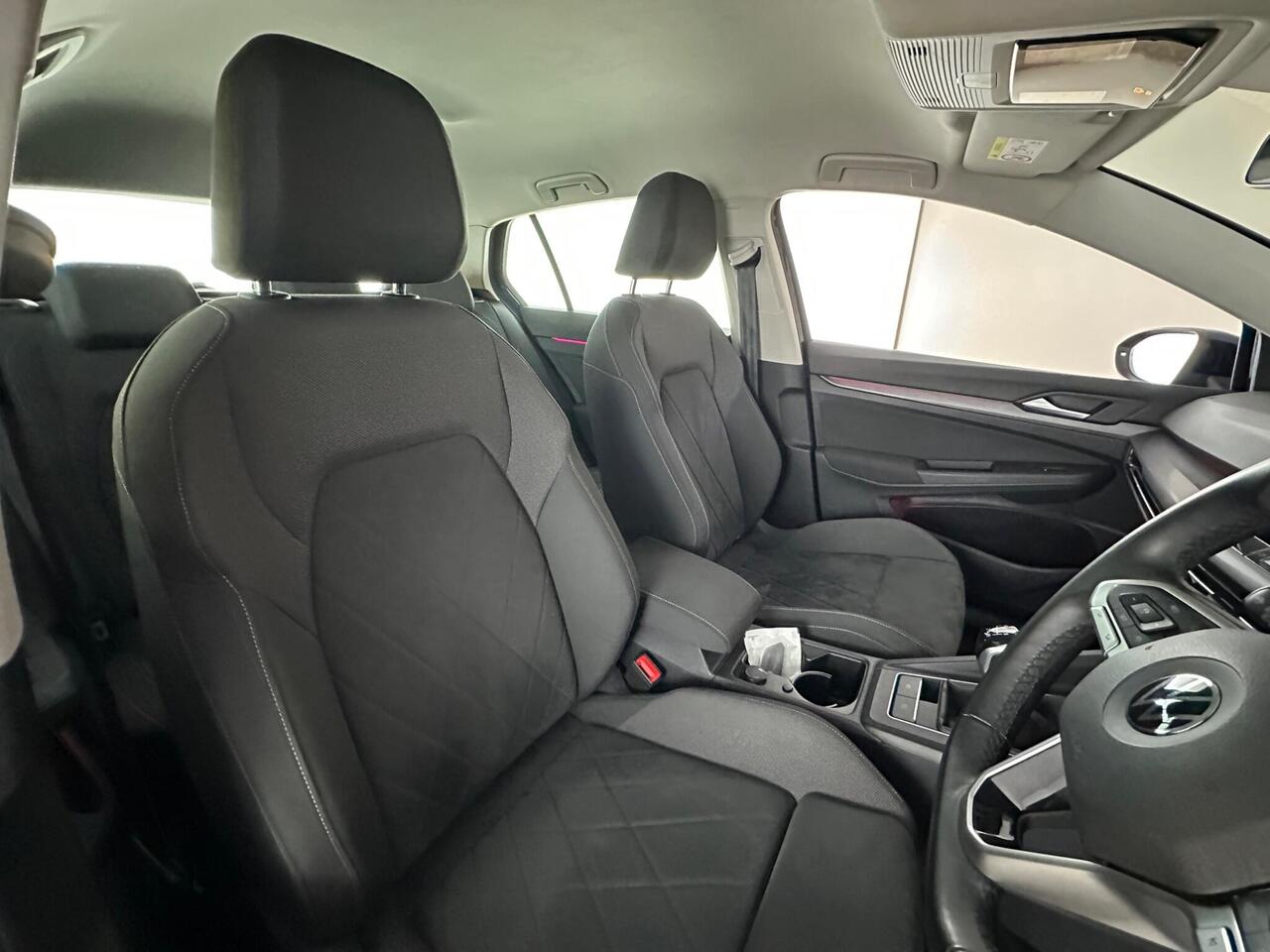 Volkswagen Golf VE22WDV