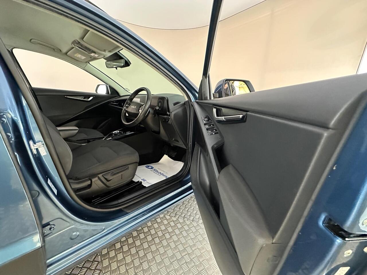 Kia Niro LS73XAX