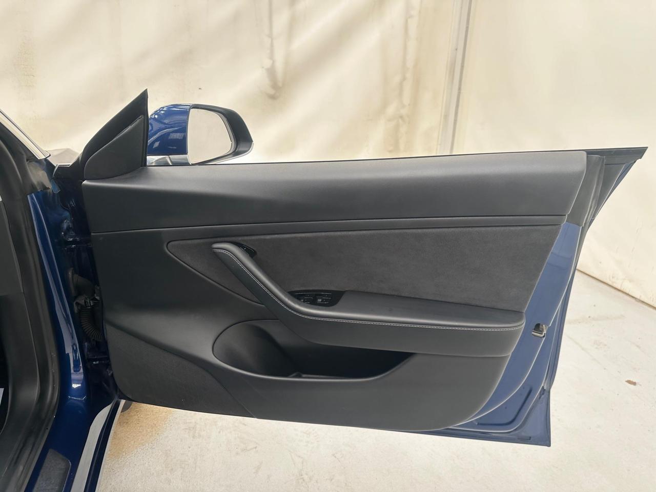 Tesla Model 3 AK20CWM