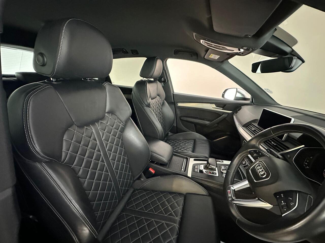 Audi SQ5 AE19UUX