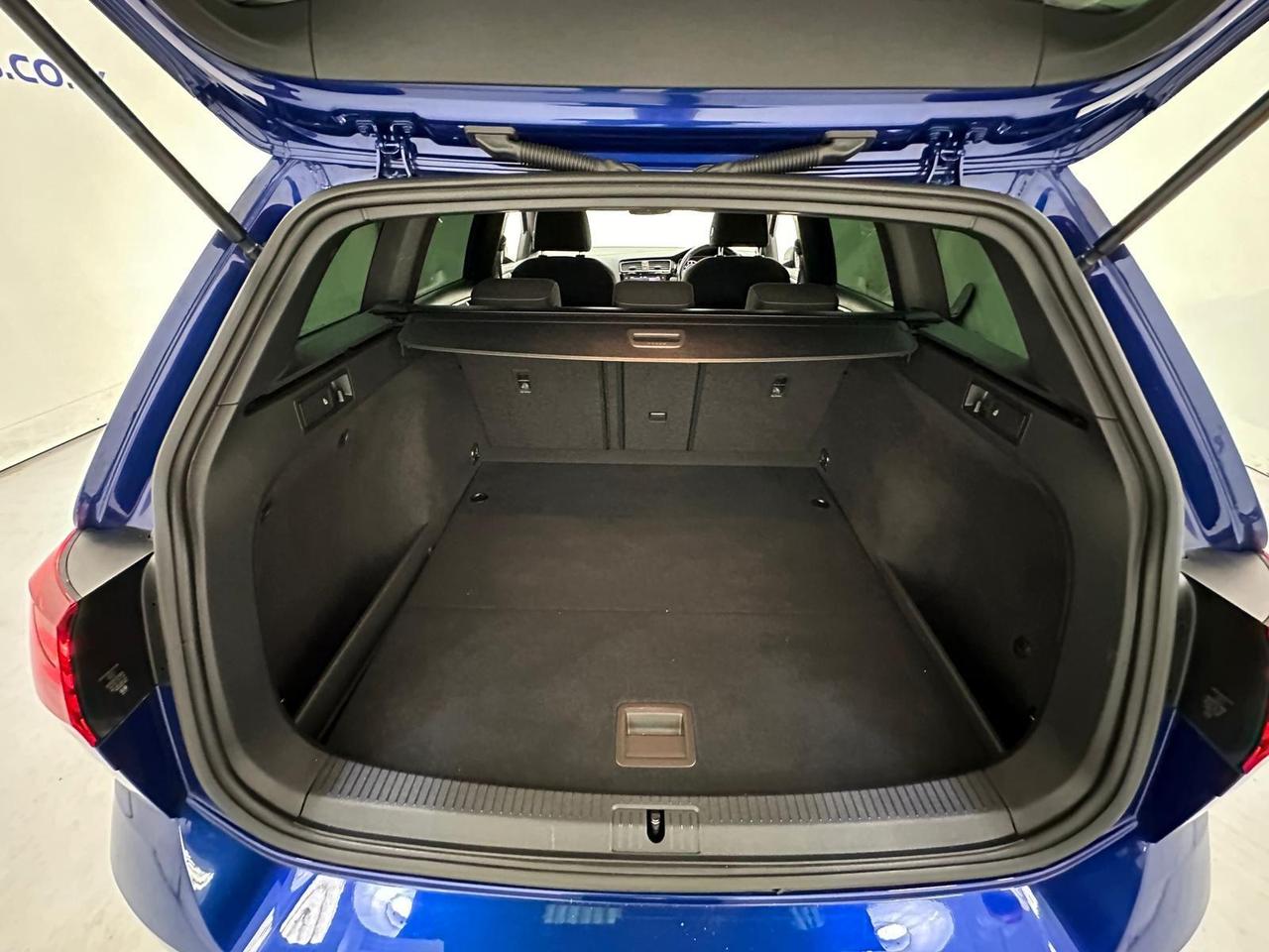Volkswagen Golf YE70AZG