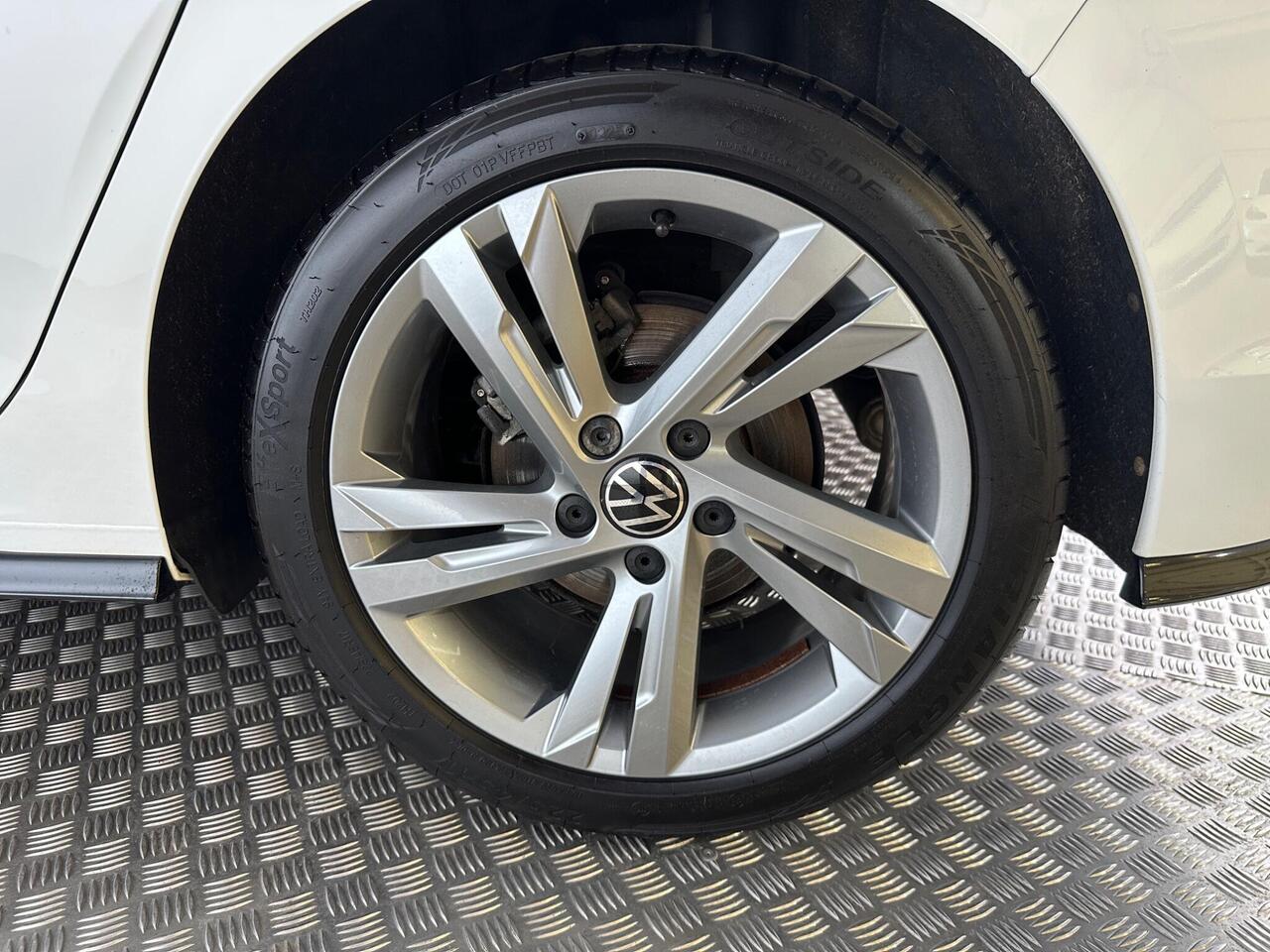 Volkswagen Golf VU22JYZ
