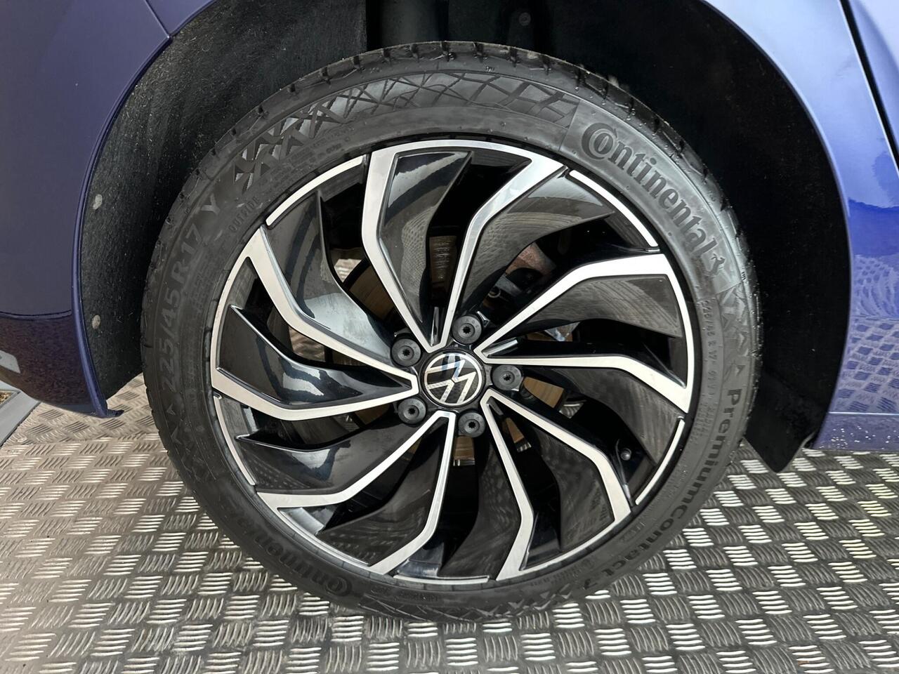 Volkswagen Golf VE22WDV