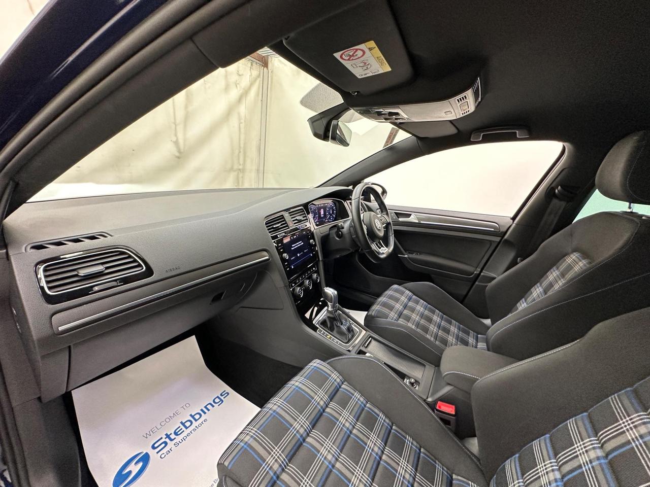 Volkswagen Golf FA18XRE