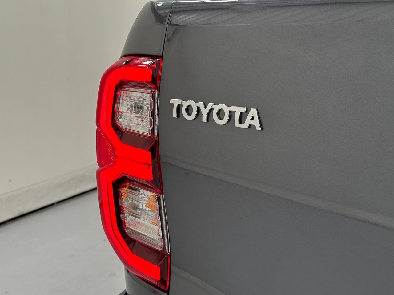 Toyota Hilux H111LUX