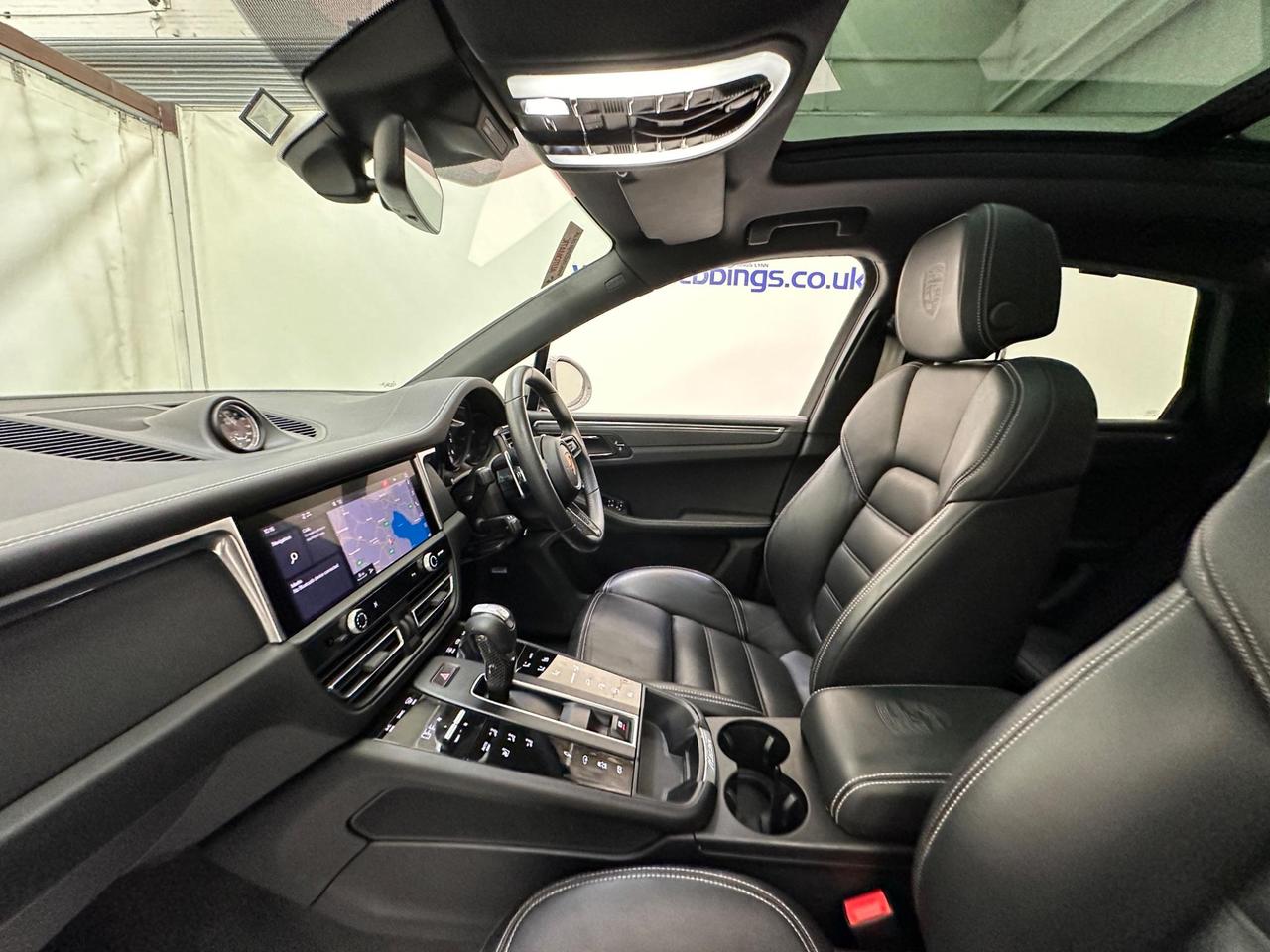 Porsche Macan SM22PHN