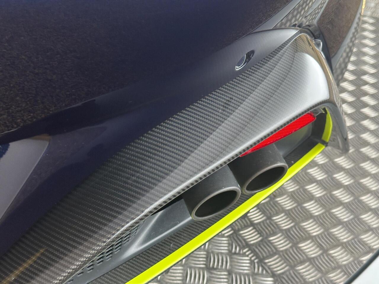 Aston Martin Vantage MV20UZG