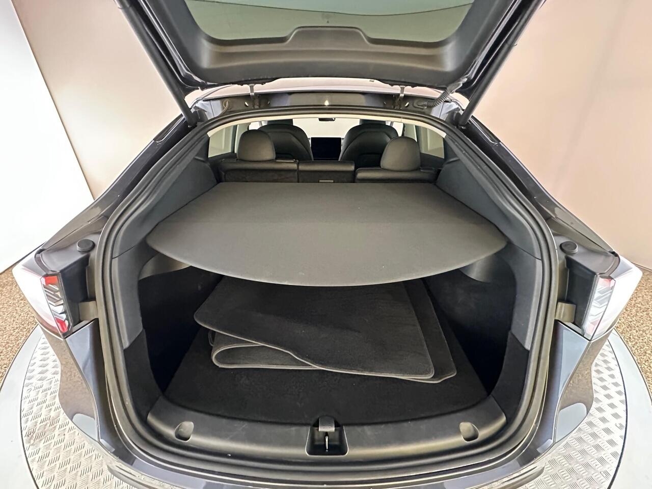 Tesla Model Y NL23XBN