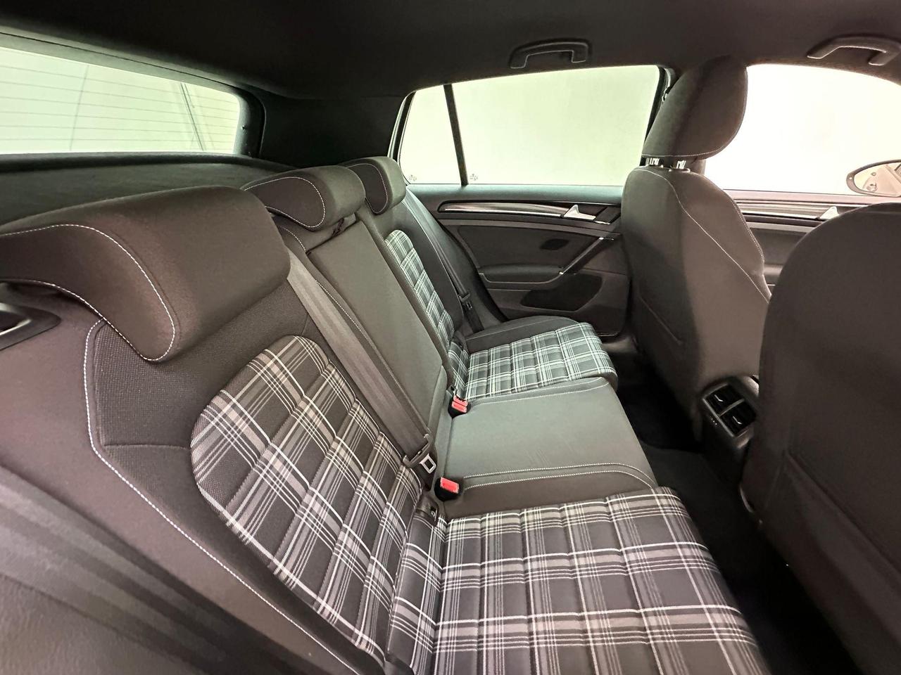 Volkswagen Golf DG14UAA