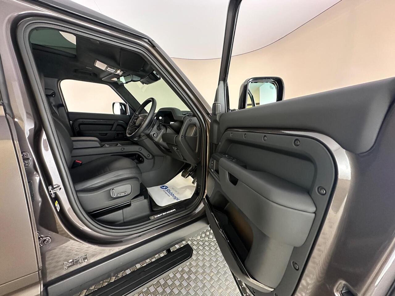 Land Rover Defender 110 FY25UTL