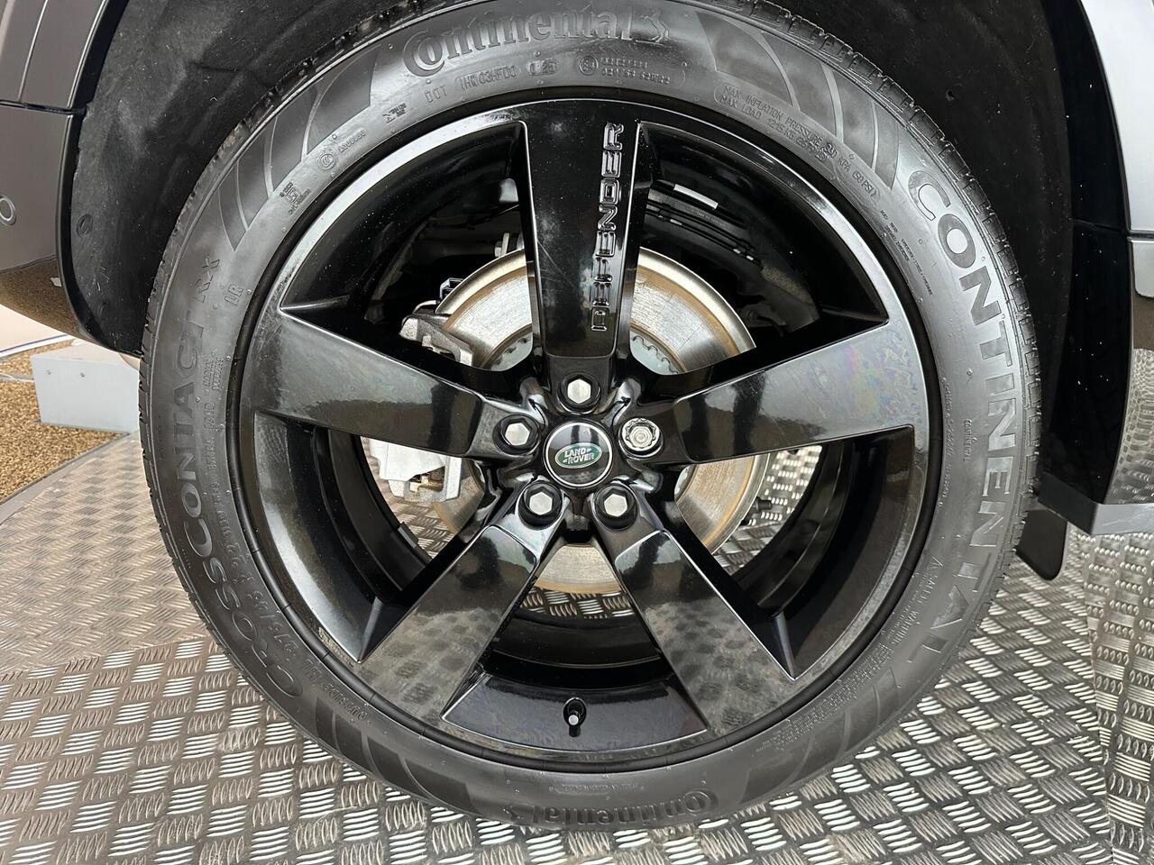 Land Rover Defender 90 WG25BLZ