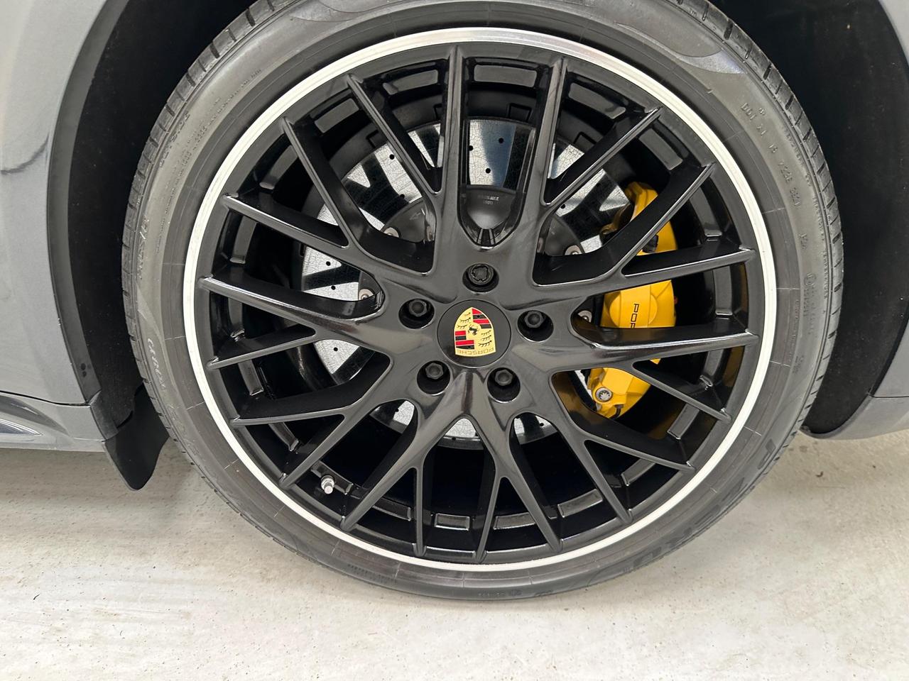 Porsche Panamera LN69UYK