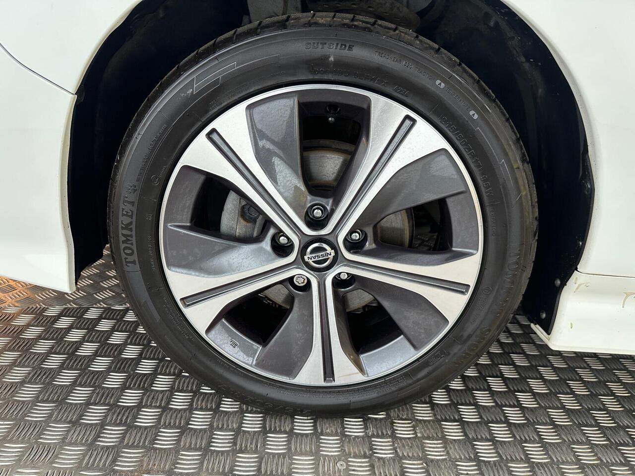 Nissan Leaf ST69WUU