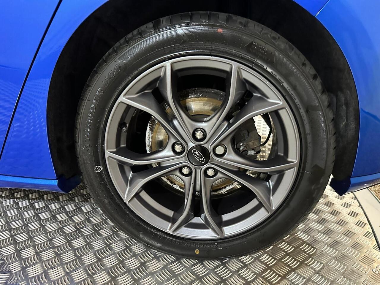 Ford Focus WJ68UUT
