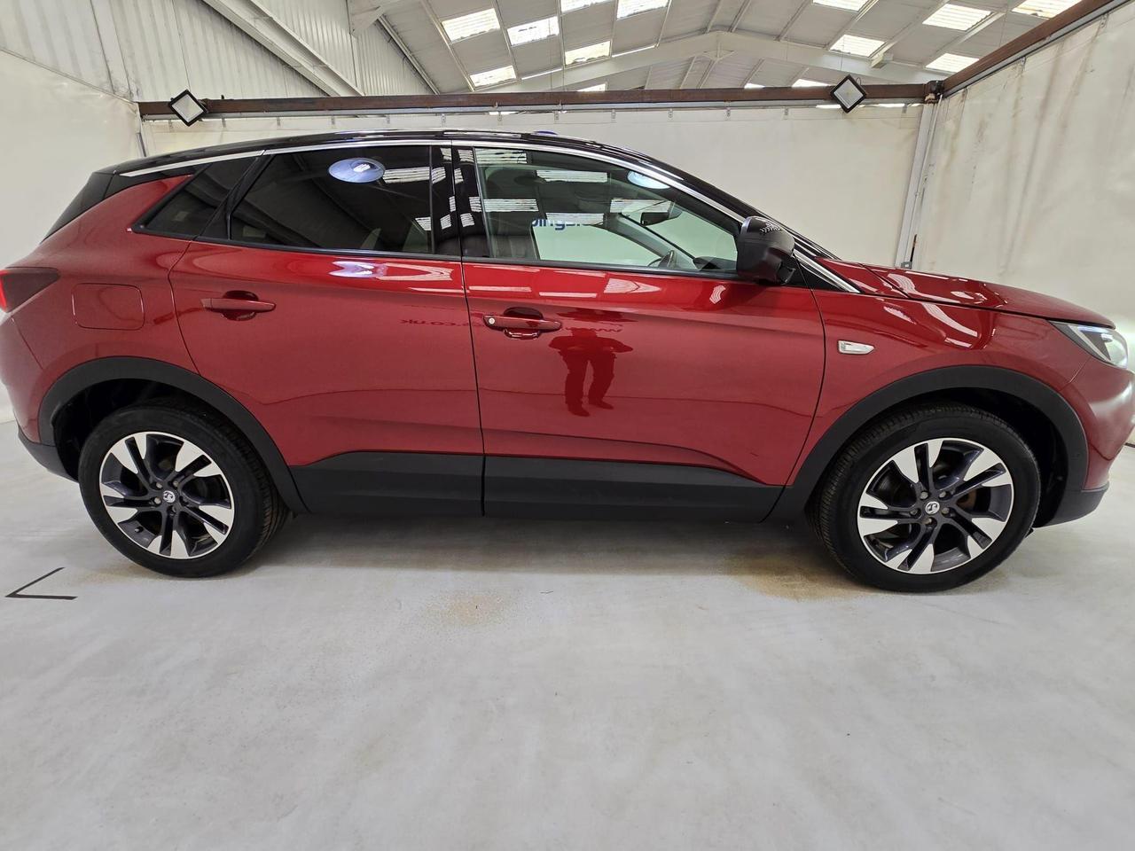 Vauxhall Grandland X KW70FZF