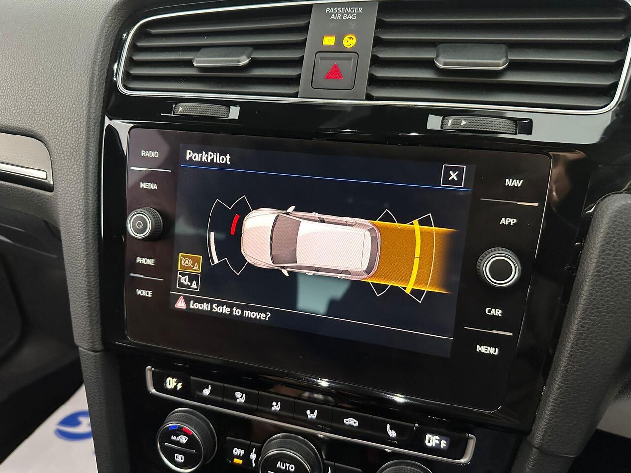 Volkswagen Golf FL69TNN