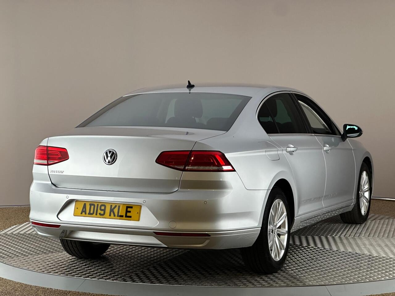 Volkswagen Passat AD19KLE