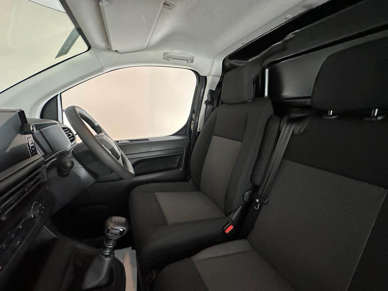 Vauxhall Vivaro DS74OKU