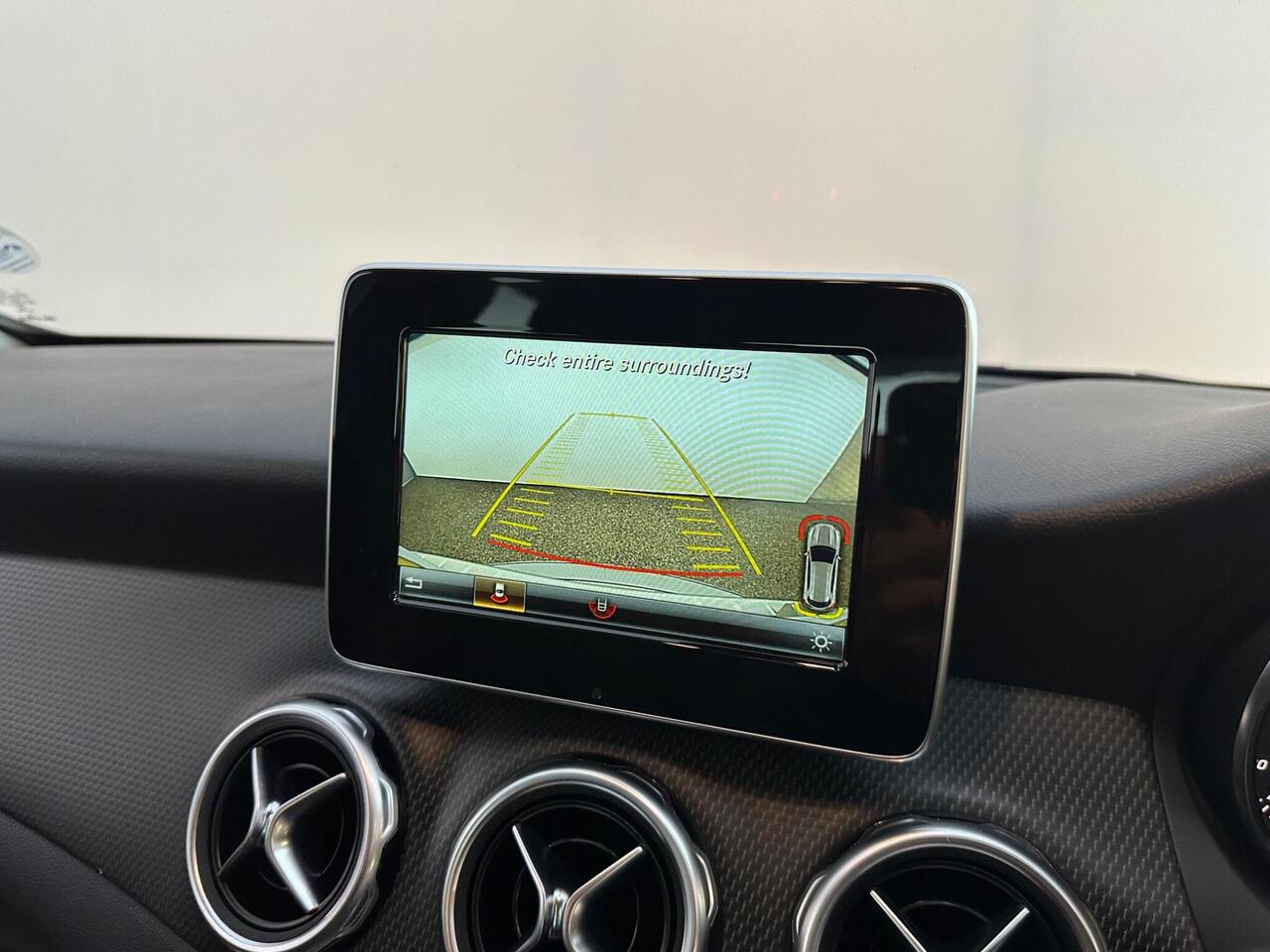 Mercedes-Benz GLA SP68OKA