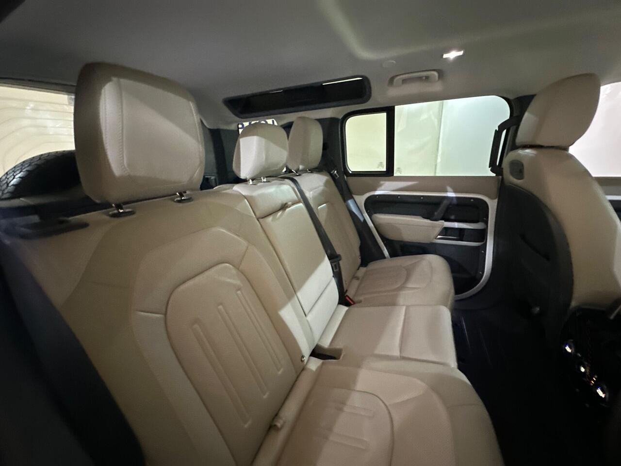 Land Rover Defender 110 OY20YDU