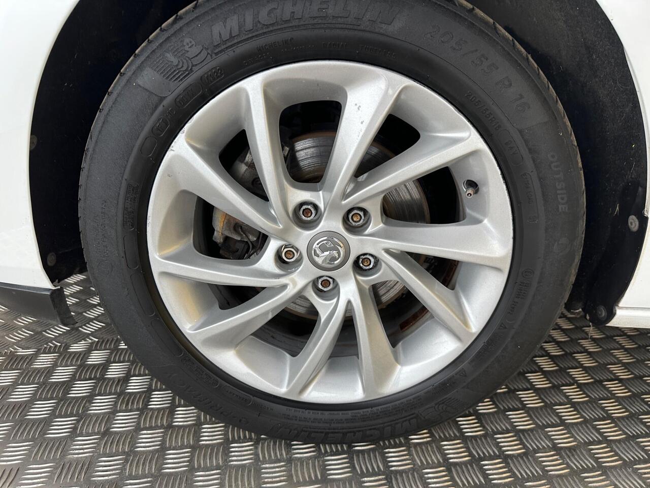 Vauxhall Astra DU70YZC