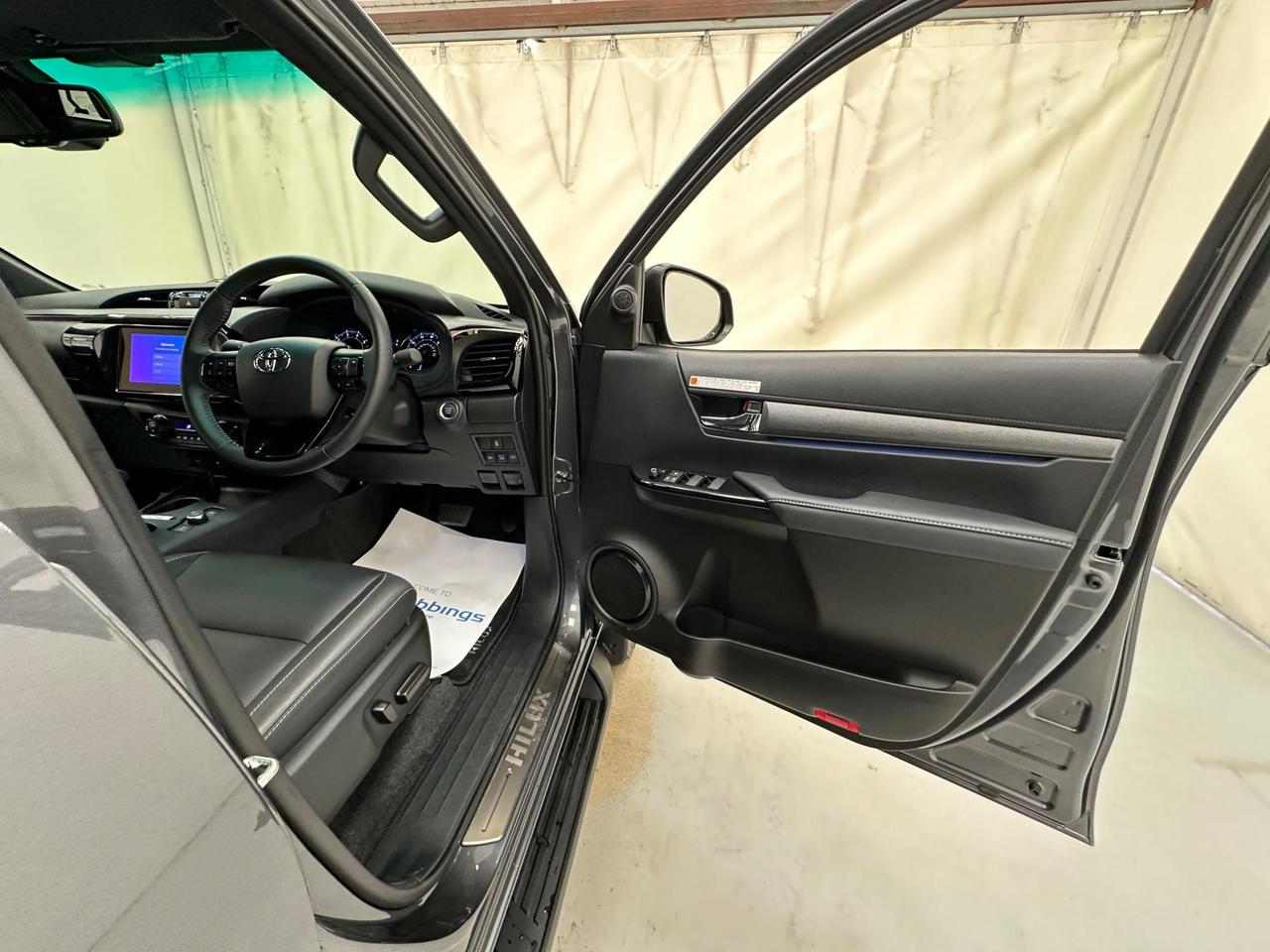 Toyota Hilux H111LUX