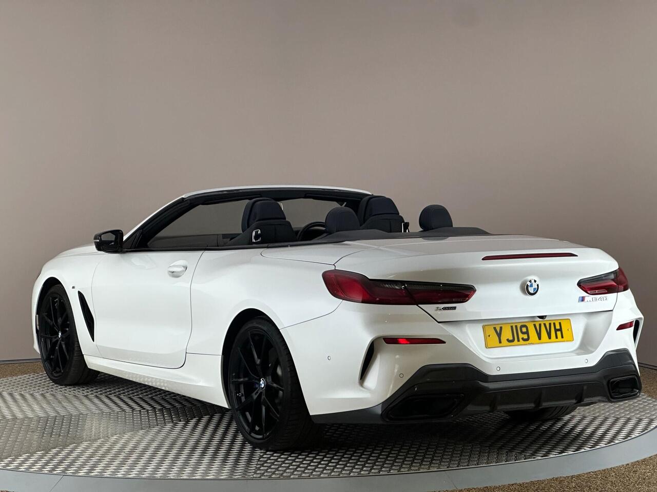 BMW 8 Series YJ19VVH