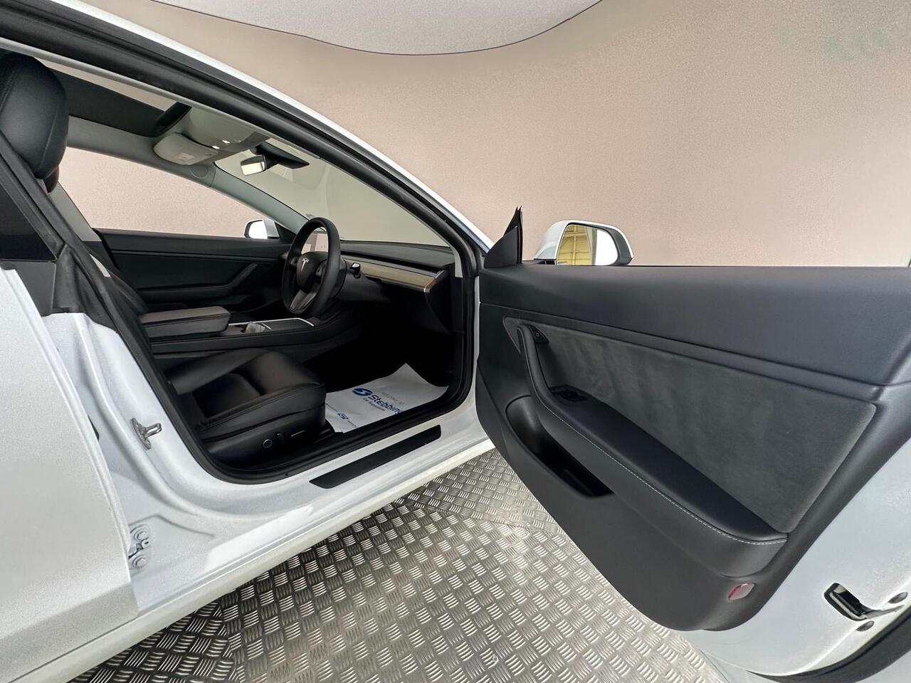 Tesla Model 3 LB70DKD