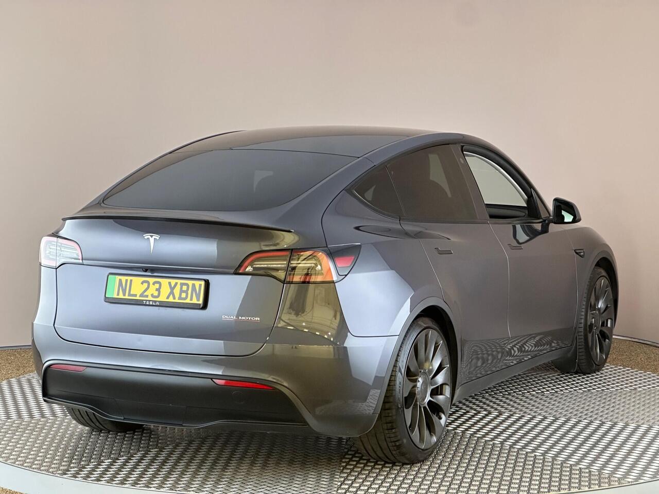 Tesla Model Y NL23XBN