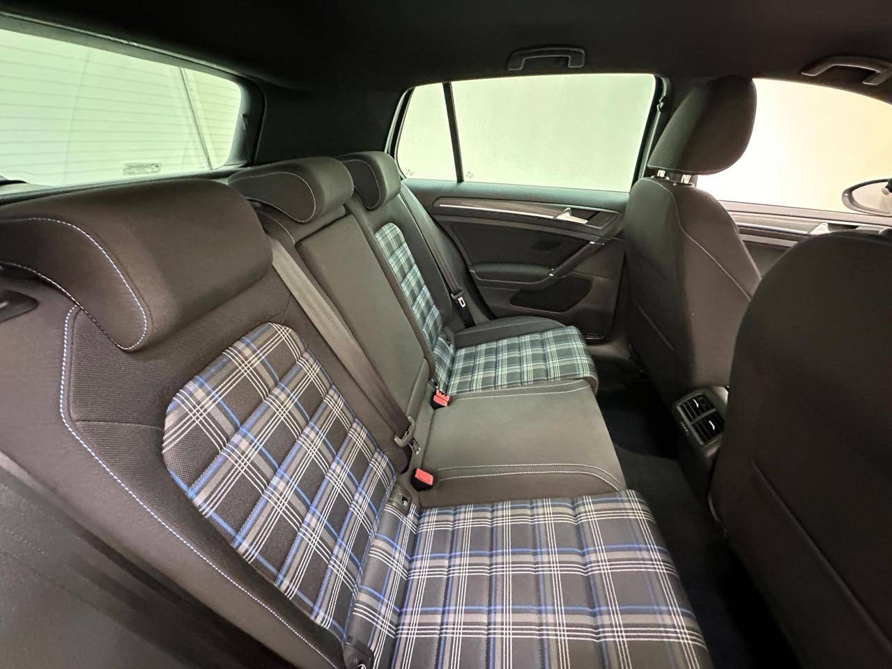 Volkswagen Golf FA18XRE