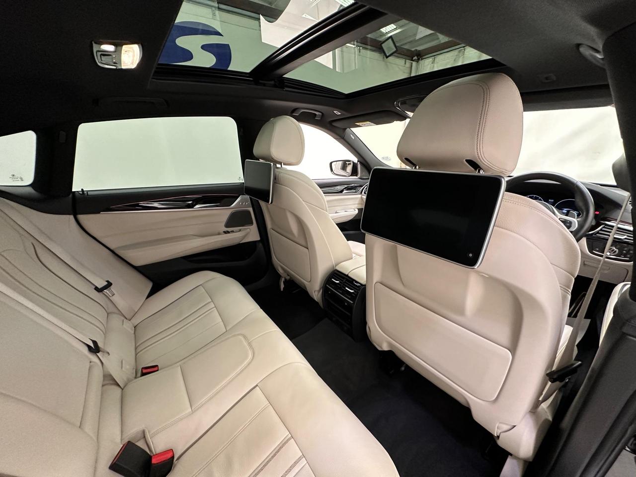 BMW 6 Series Gran Turismo YD68SYZ
