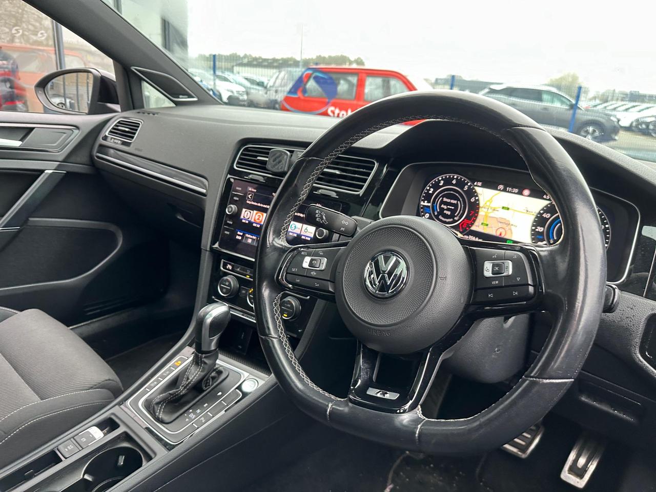 Volkswagen Golf SR69KGG