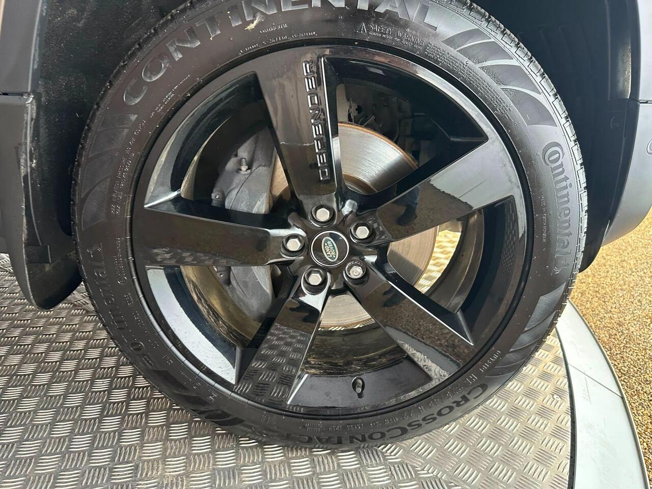 Land Rover Defender 110 FH71KKZ